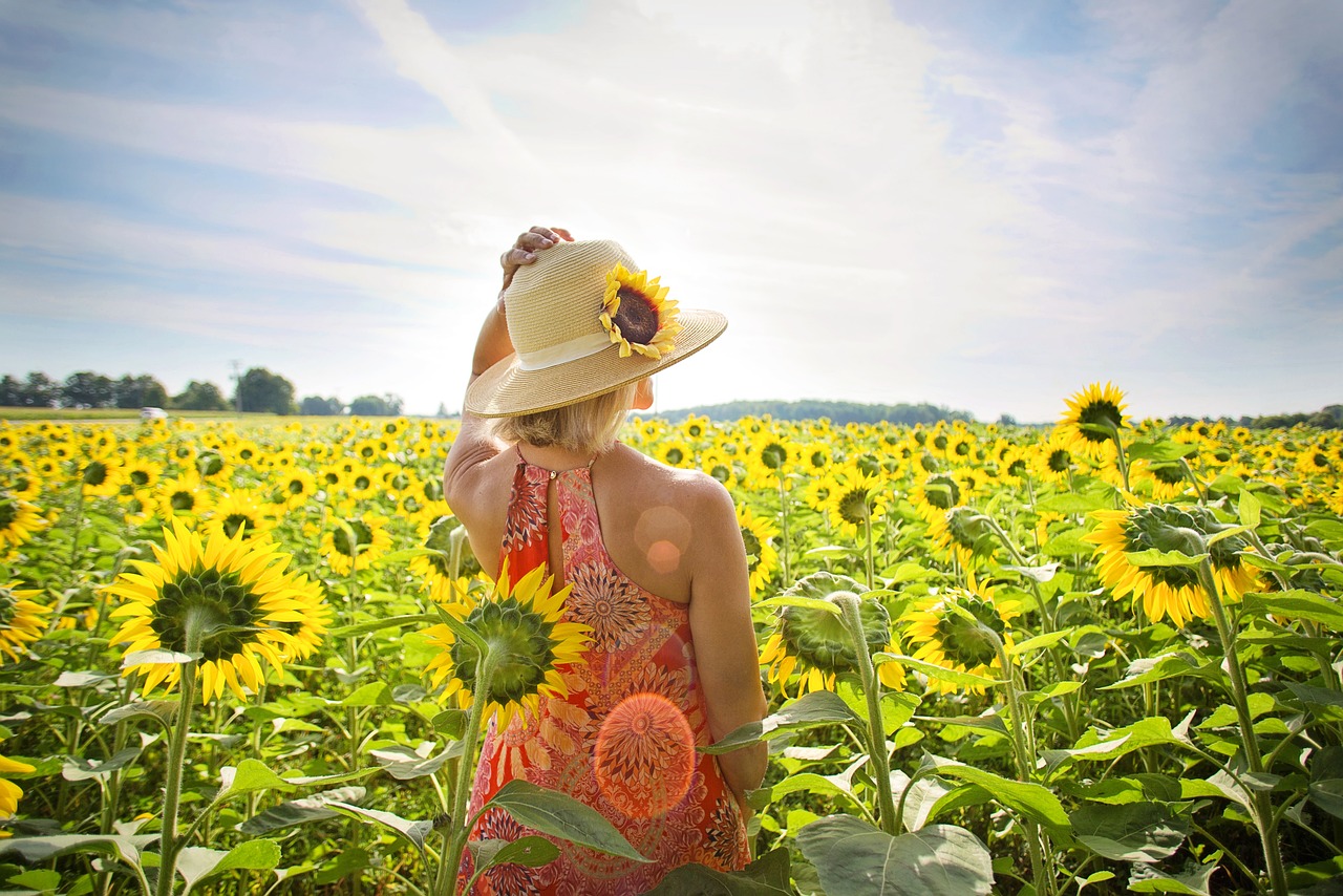woman, sunflowers, nature-3640935.jpg